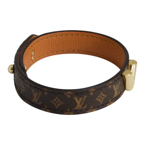 essential v bracelet louis vuitton prijs|louis vuitton v bracelet silver.